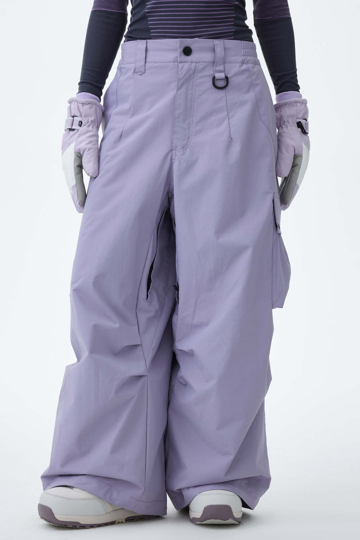 Graue, leichte Damen-Schneehose mit Belüftungsöffnungen an den Innenseiten der Beine und lockerem Schnitt