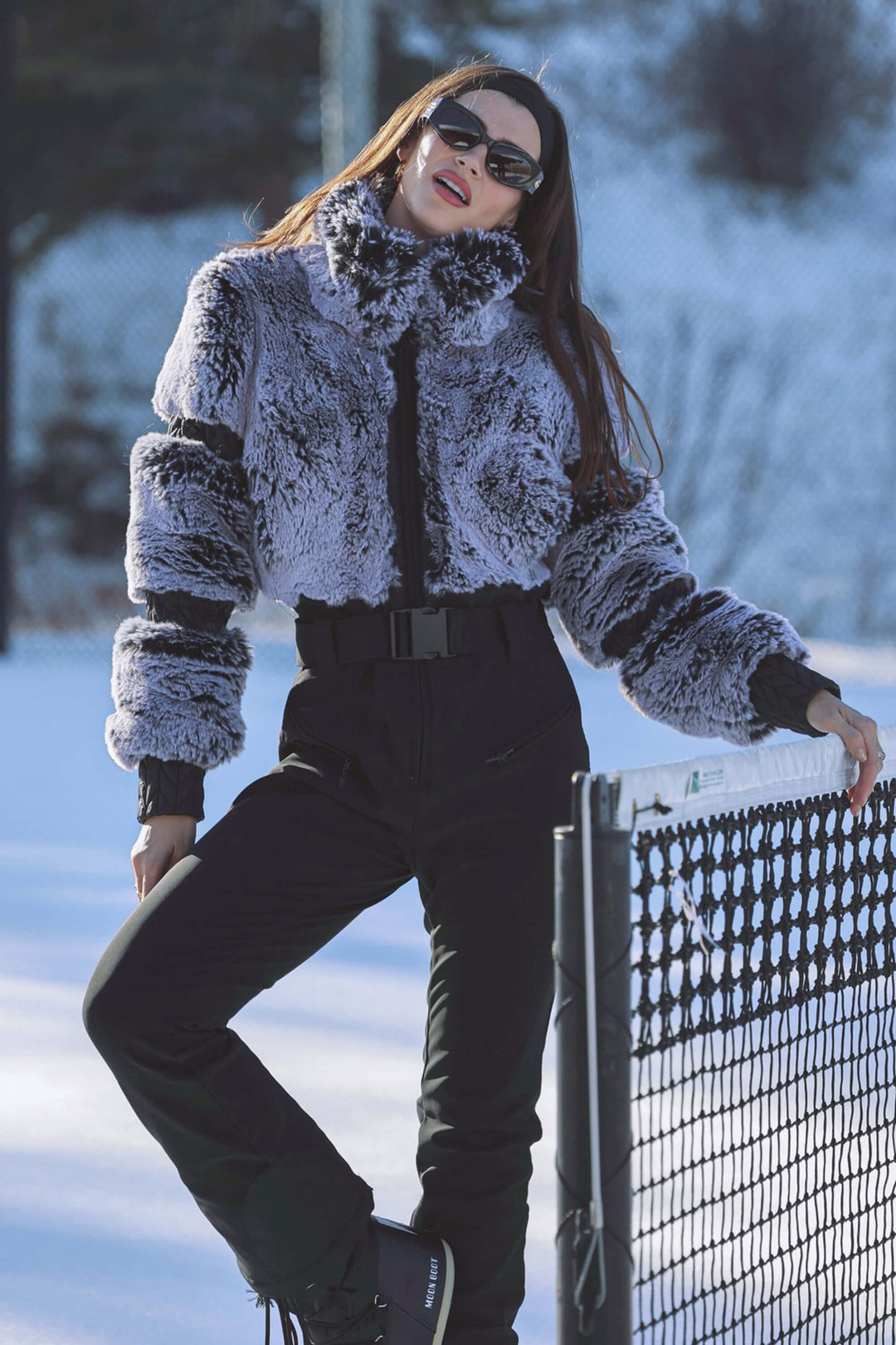 Elegante witte skikostuum voor dames van imitatiebont