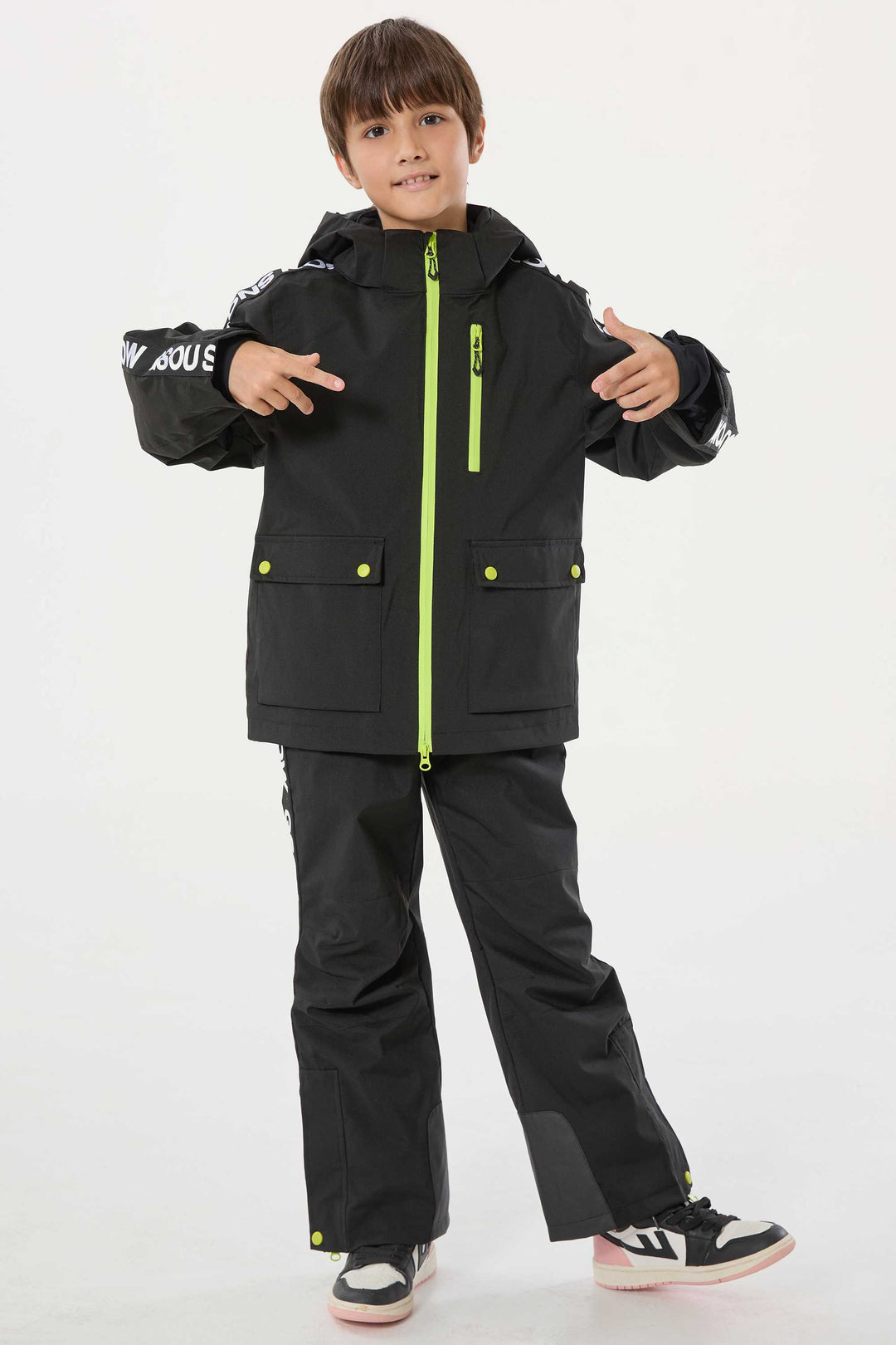 Marineblaue isolierte Schneehose mit Hosenträgern für Kinder 