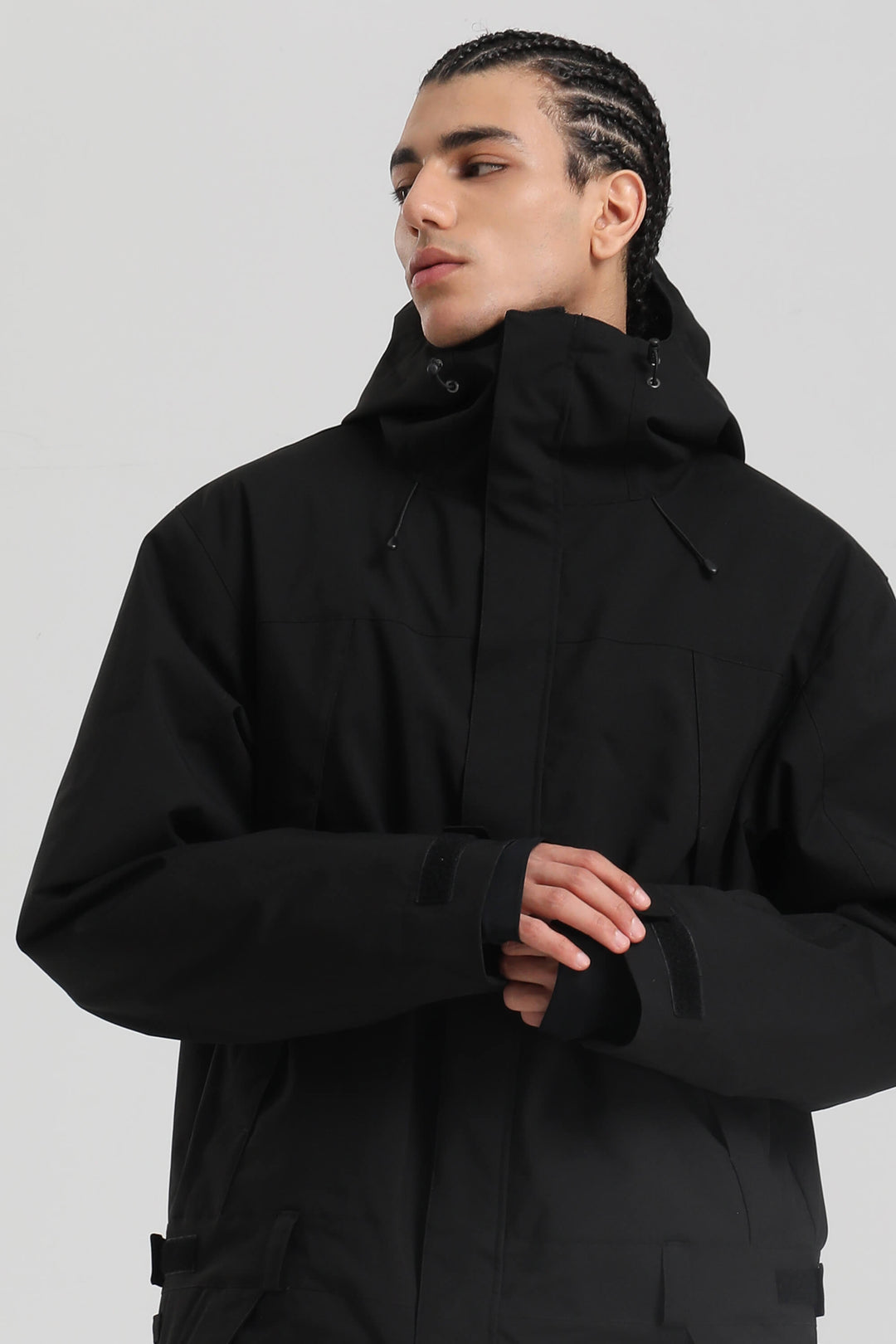 Schwarzer isolierter, einteiliger Utility-Skianzug im Colorblock-Design für Herren