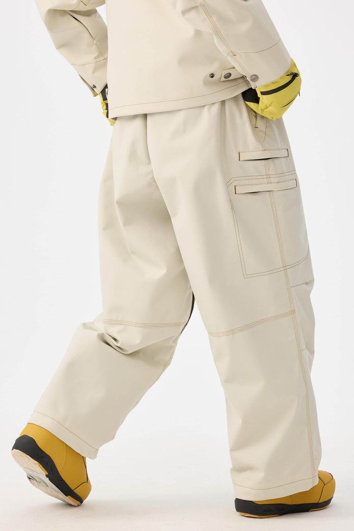 Dambyxor med kontrastsömmar i off-white, strukturerade arbetskläder