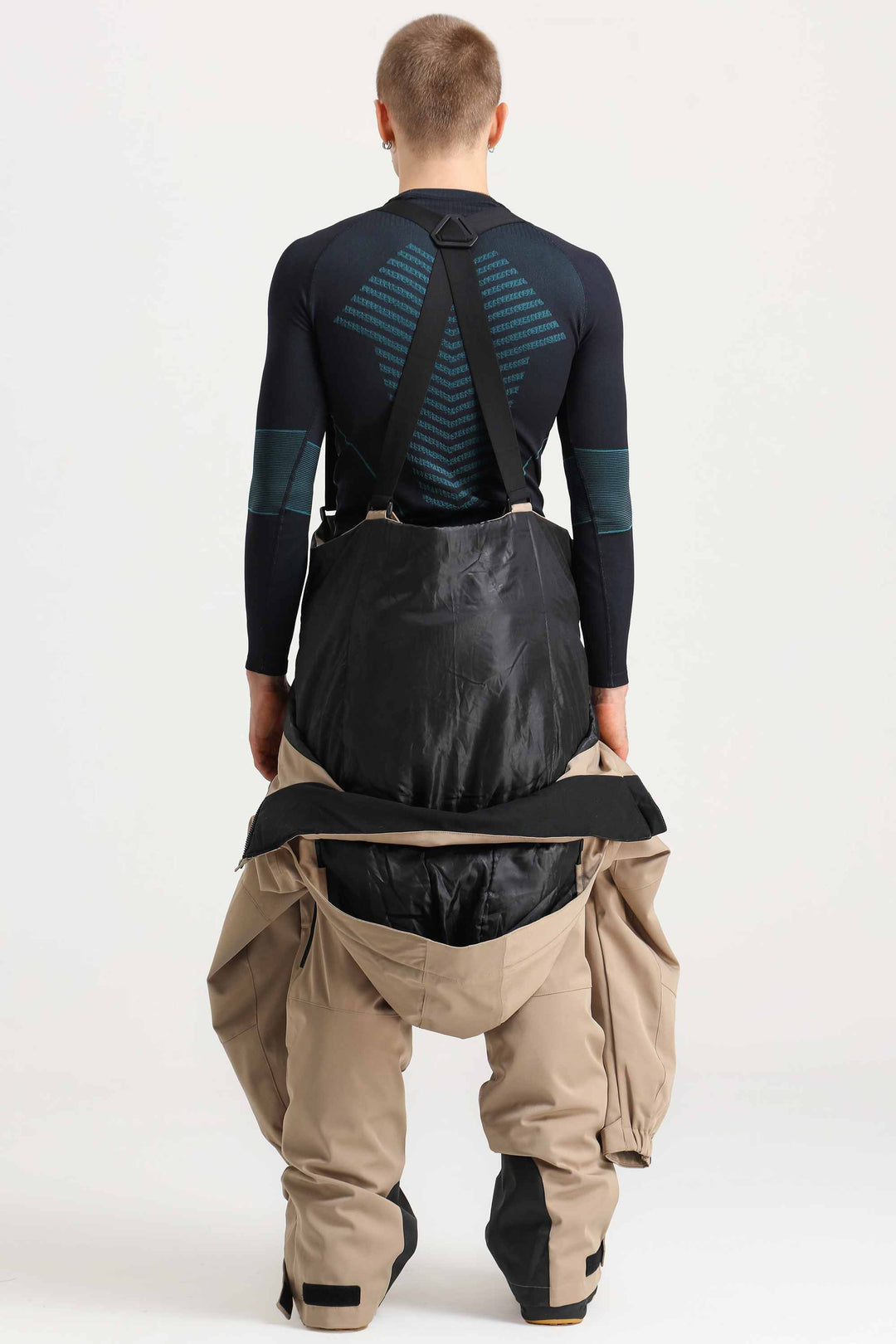 Khakifarbener, stylischer, wasser- und winddichter, locker sitzender einteiliger Skianzug für Herren mit abnehmbarer Kapuze und mehreren Taschen