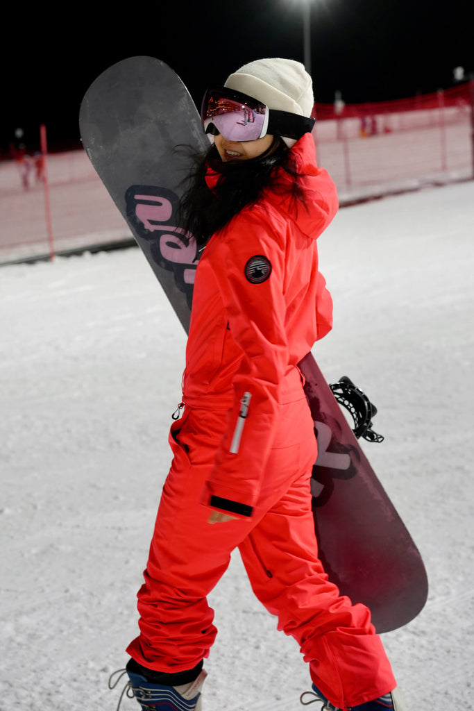 レディース ネオンレッド 防水透湿ワンピーススキースーツ – GSou Snow