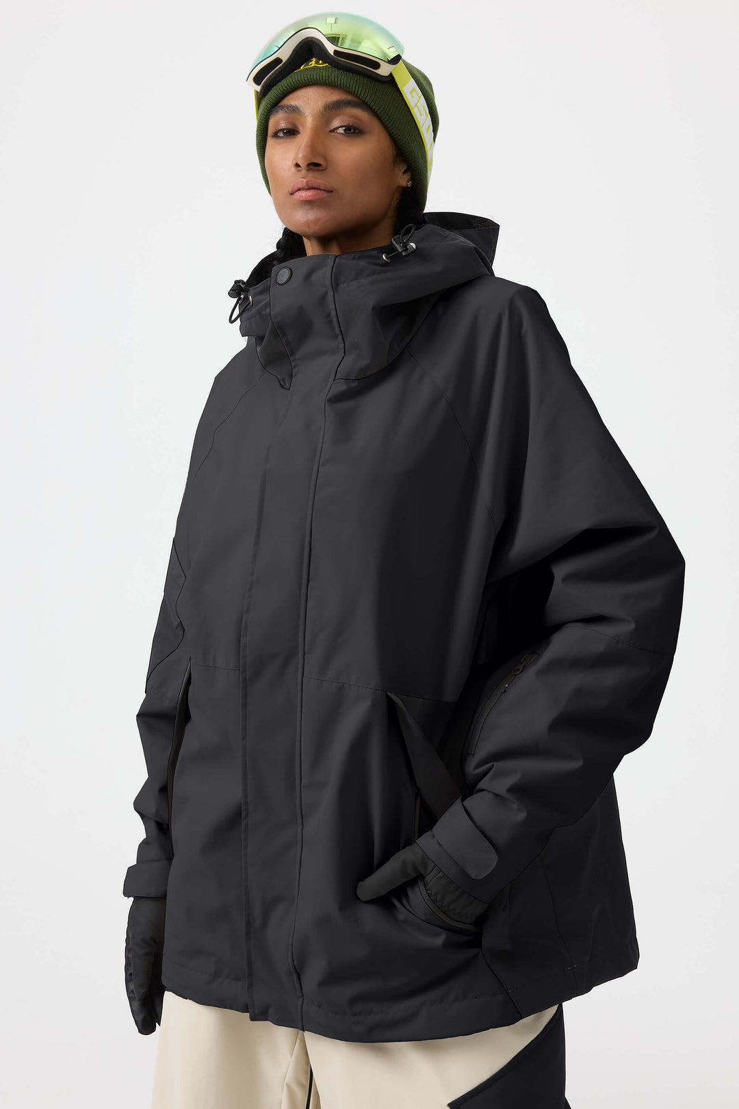 Kaffeefarbene Schneejacke für Damen mit Raglanärmeln und Farbblockdesign, wasserdicht und atmungsaktiv 