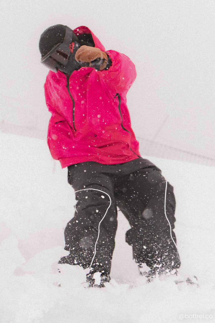 Pánská minimalistická nepromokavá zateplená sněhová bunda v armádně zelené barvě s polovičními zipy