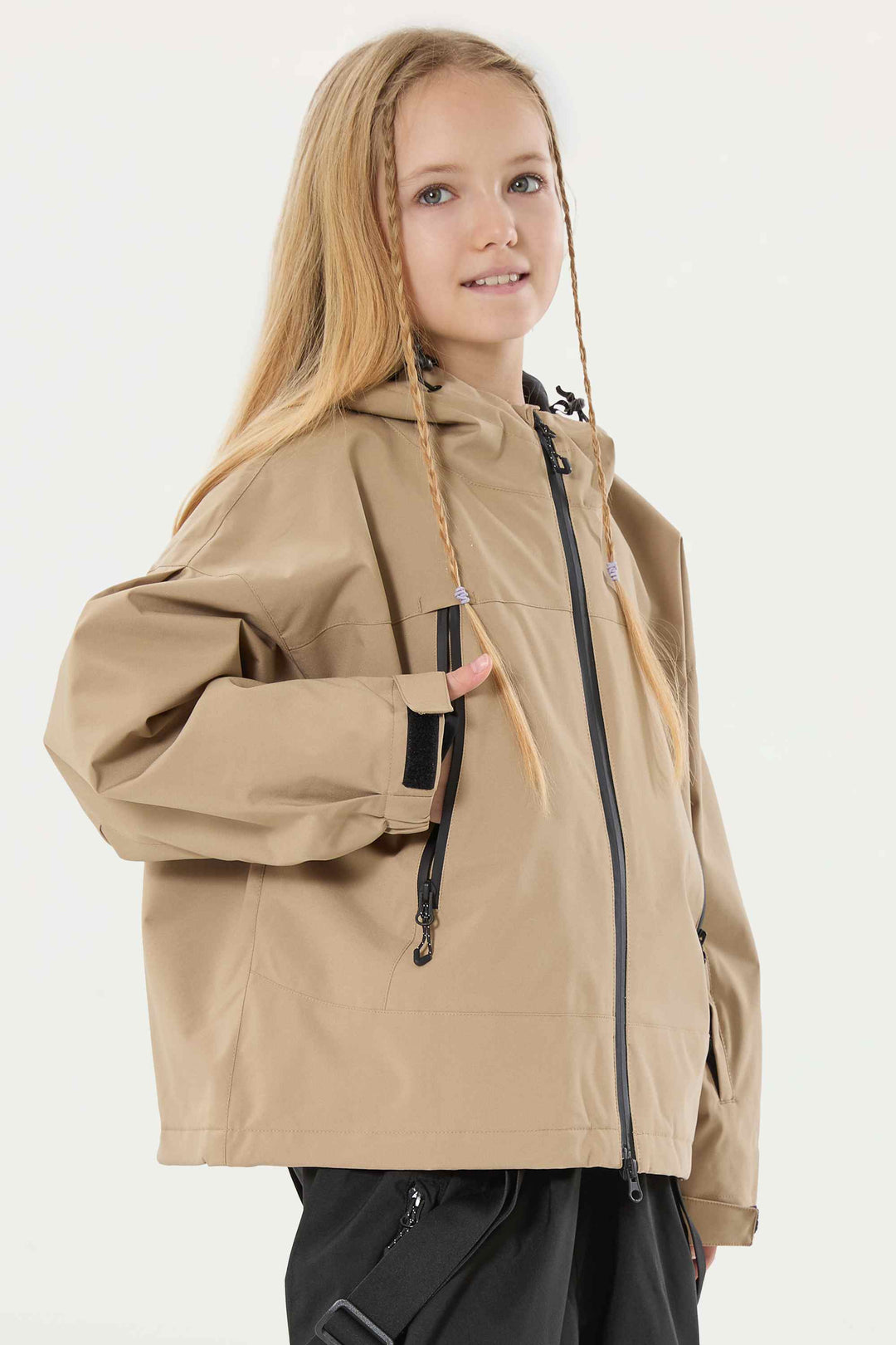 Schwarze, wasserdichte, isolierte Schneejacke mit abnehmbarer Kapuze und Ohrenklappen für Mädchen 