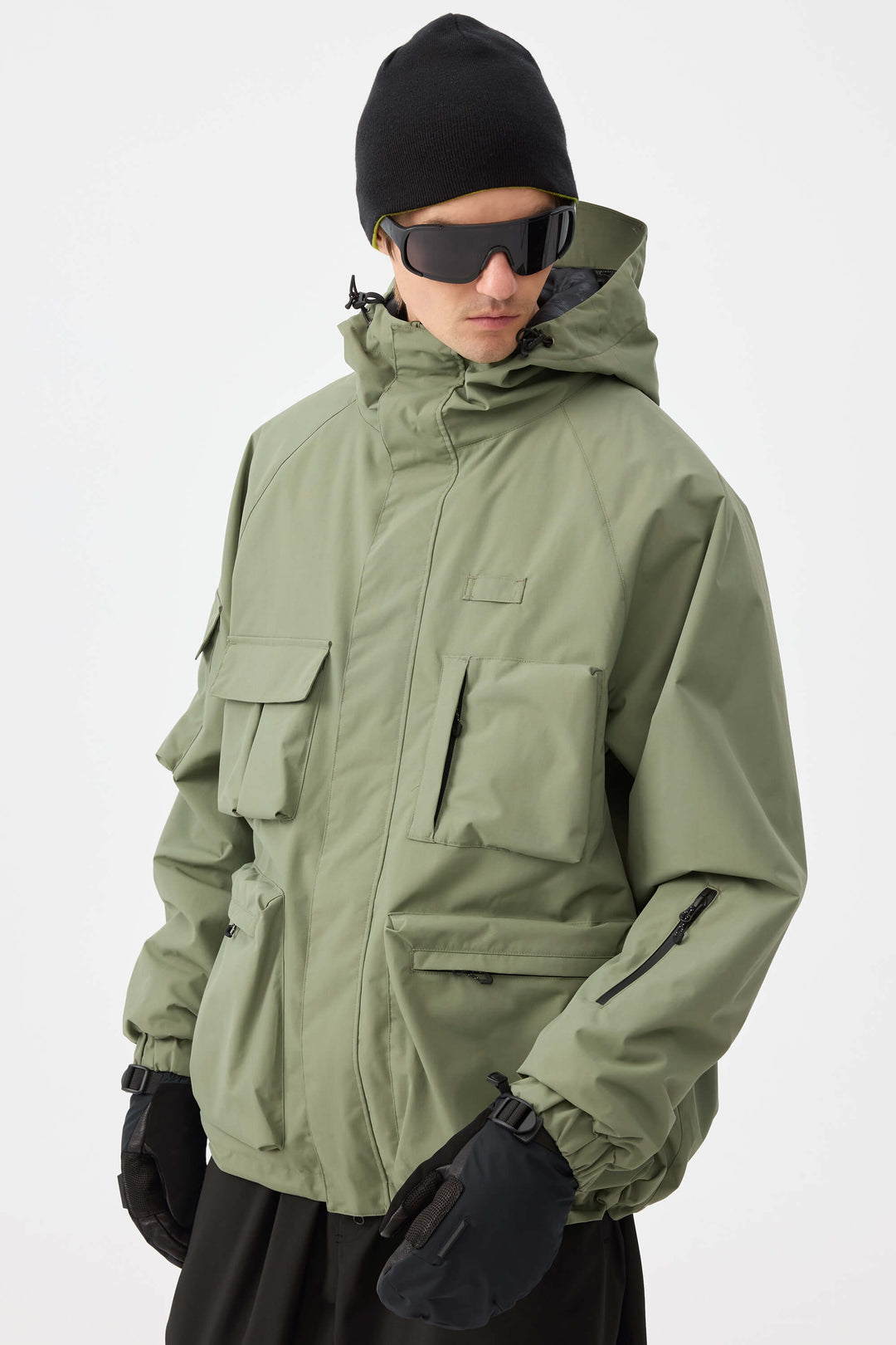 Svart Techwear isolerad snöjacka med flera fickor för män