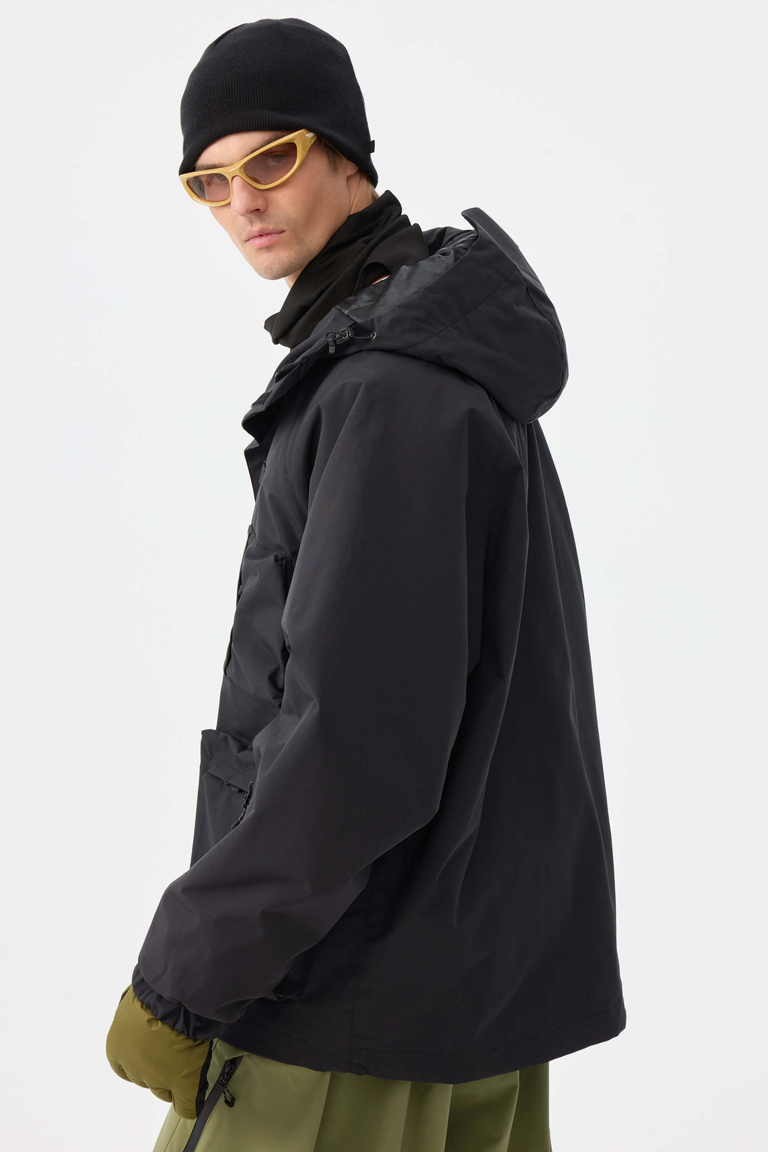 Svart Techwear isolerad snöjacka med flera fickor för män