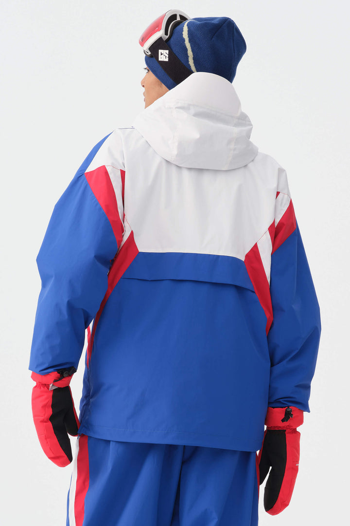 Dameblå og hvit 90-talls retro treningsjakke med fargeblokker i snøen