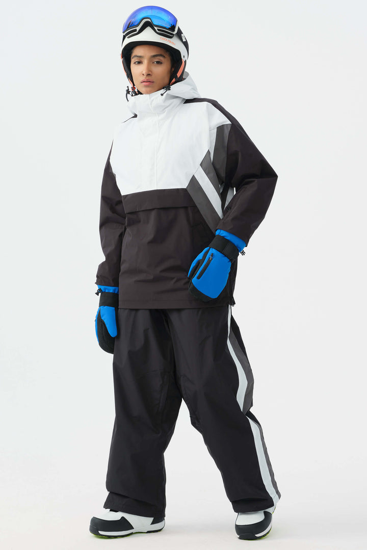 Svart og hvit 90-talls retro treningsjakke med fargeblokker i snøen til dame