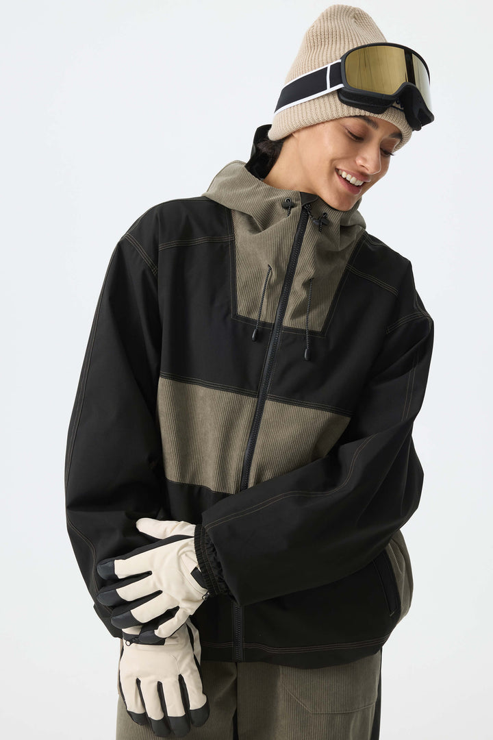 Chaqueta de nieve de pana para mujer con bloques de color verde oliva oscuro y negro.