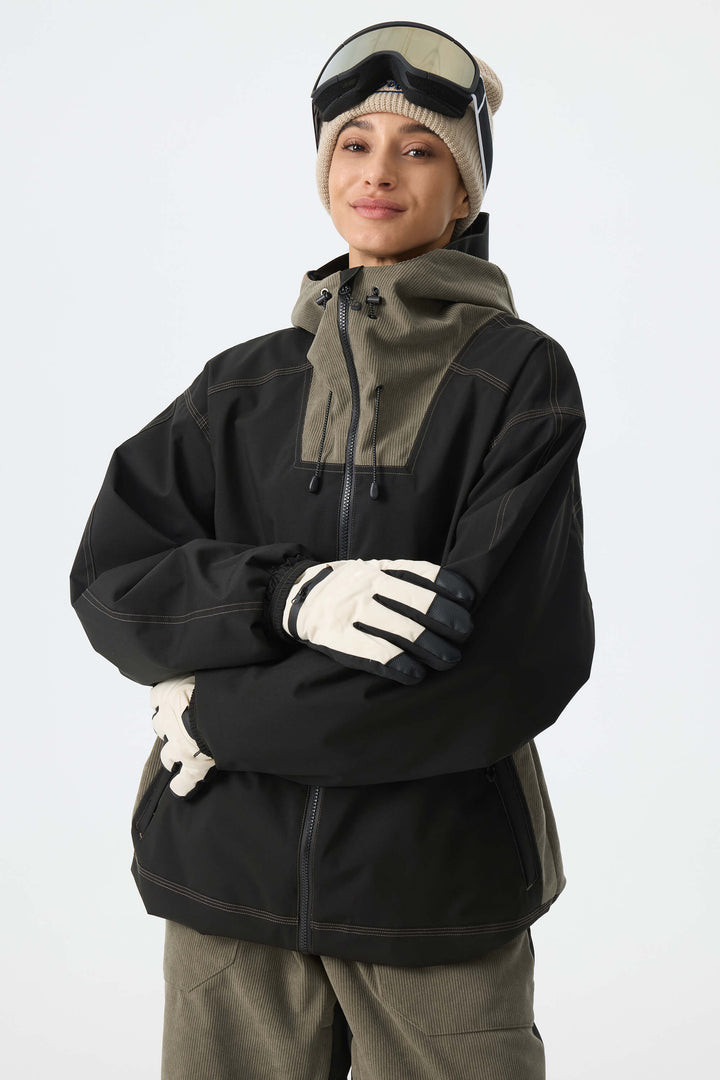 Chaqueta de nieve de pana para mujer con bloques de color verde oliva oscuro y negro.