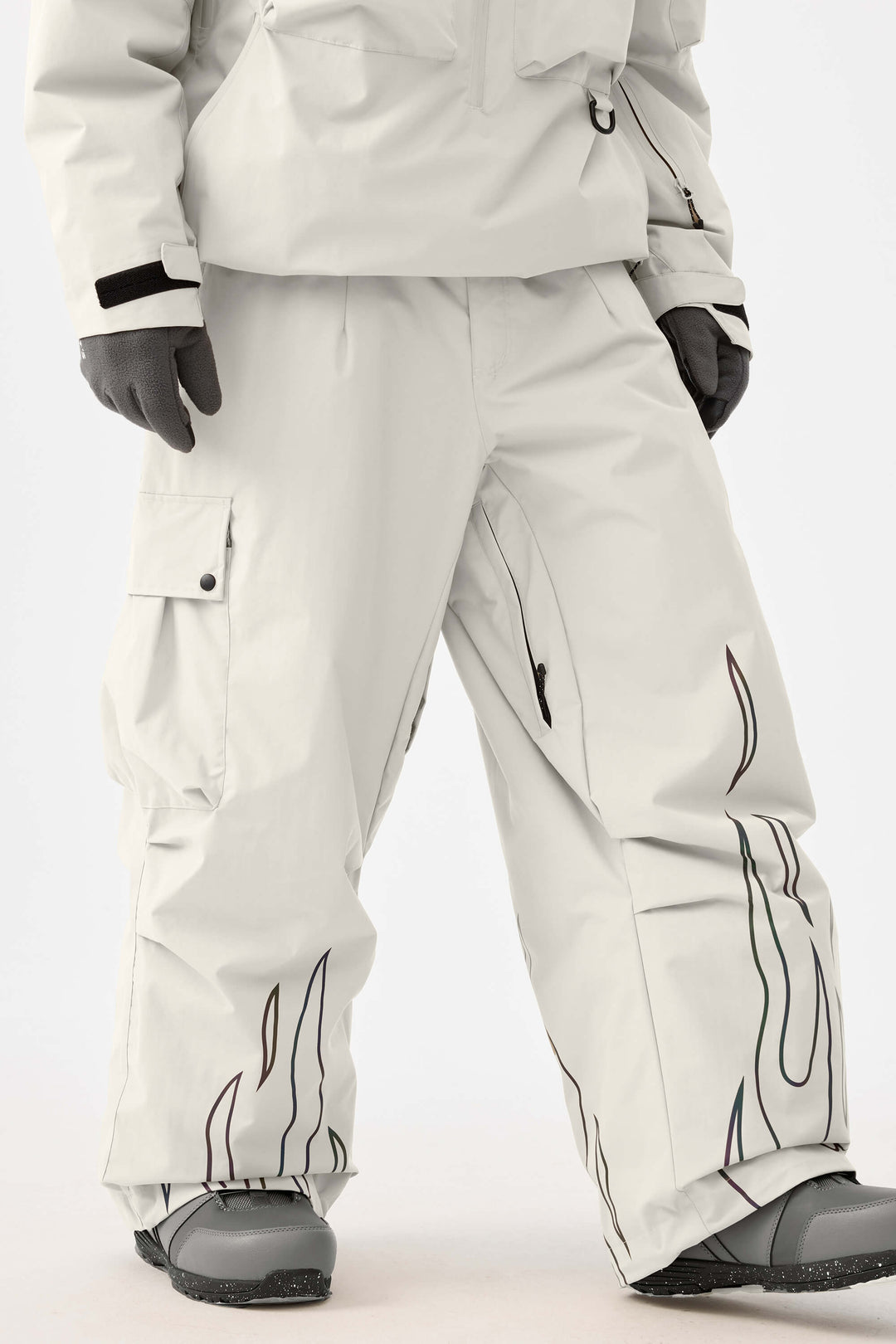 Męskie, wytrzymałe, odblaskowe spodnie śnieżne w kolorze off-white z efektem płomienia