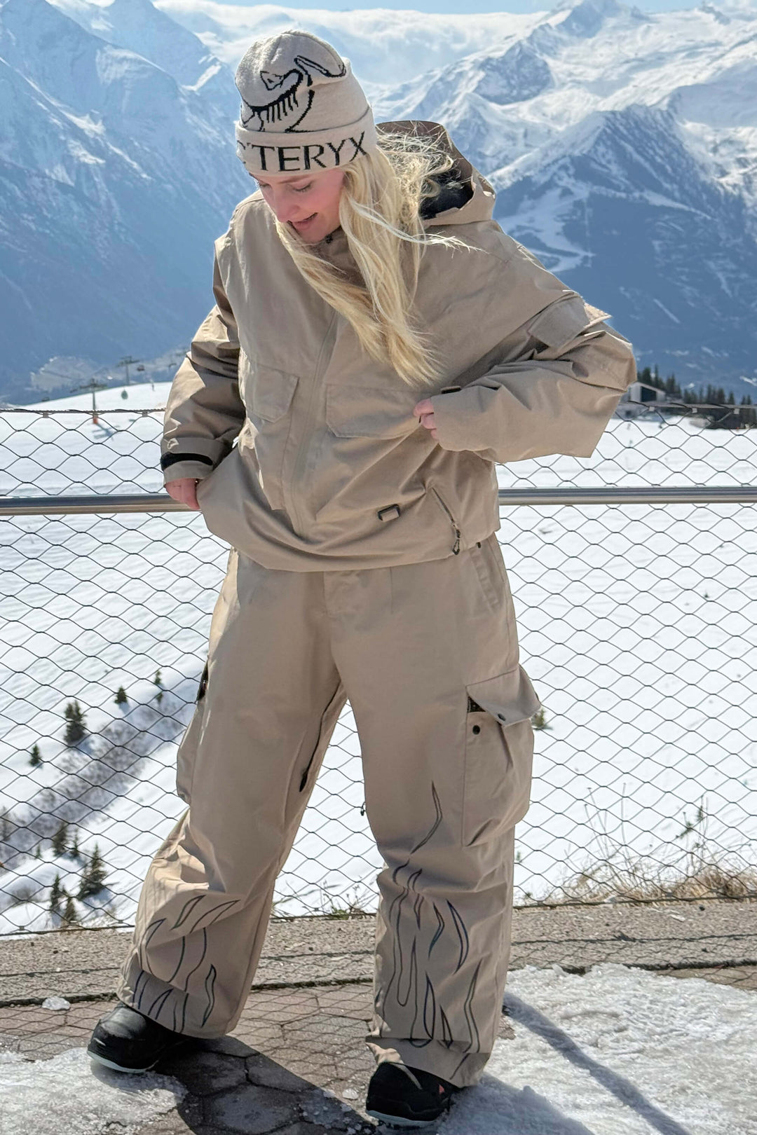 Dámské khaki reflexní kalhoty s plamenným potiskem