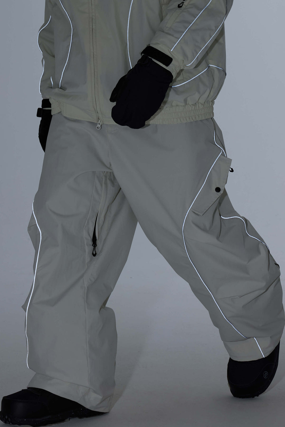 Schwarze Herren-Skihose im Retro-Stil mit reflektierenden Paspeln und Baggy-Schneeschuhmodell 