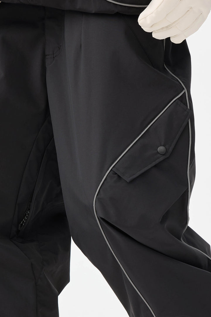 Naisten mustat retrohenkiset heijastavat tereet ja baggy-lumihousut