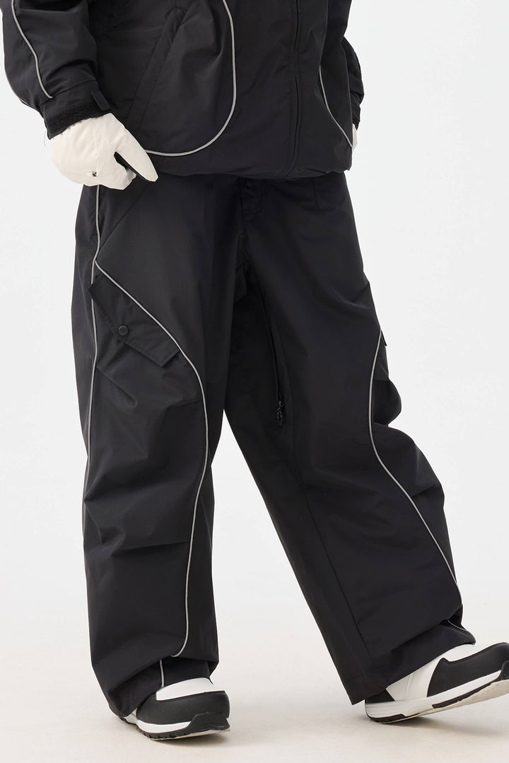 Naisten mustat retrohenkiset heijastavat tereet ja baggy-lumihousut