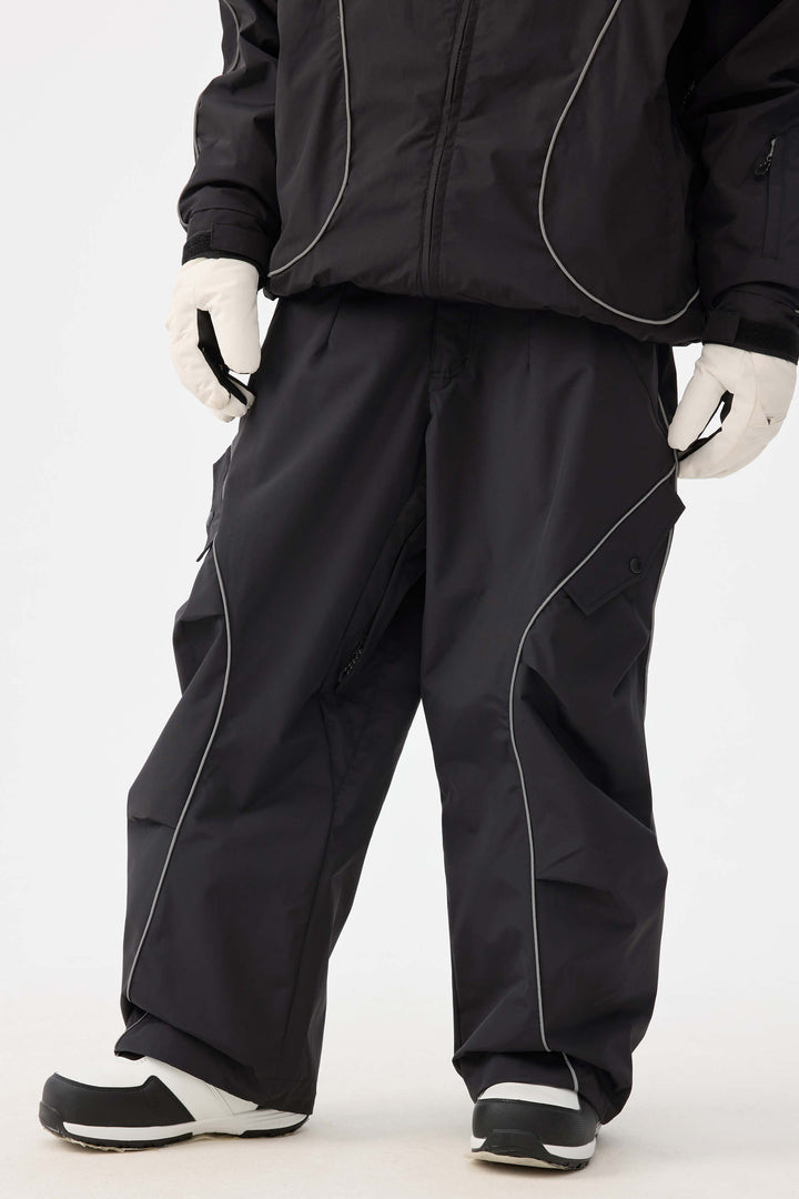 Naisten mustat retrohenkiset heijastavat tereet ja baggy-lumihousut