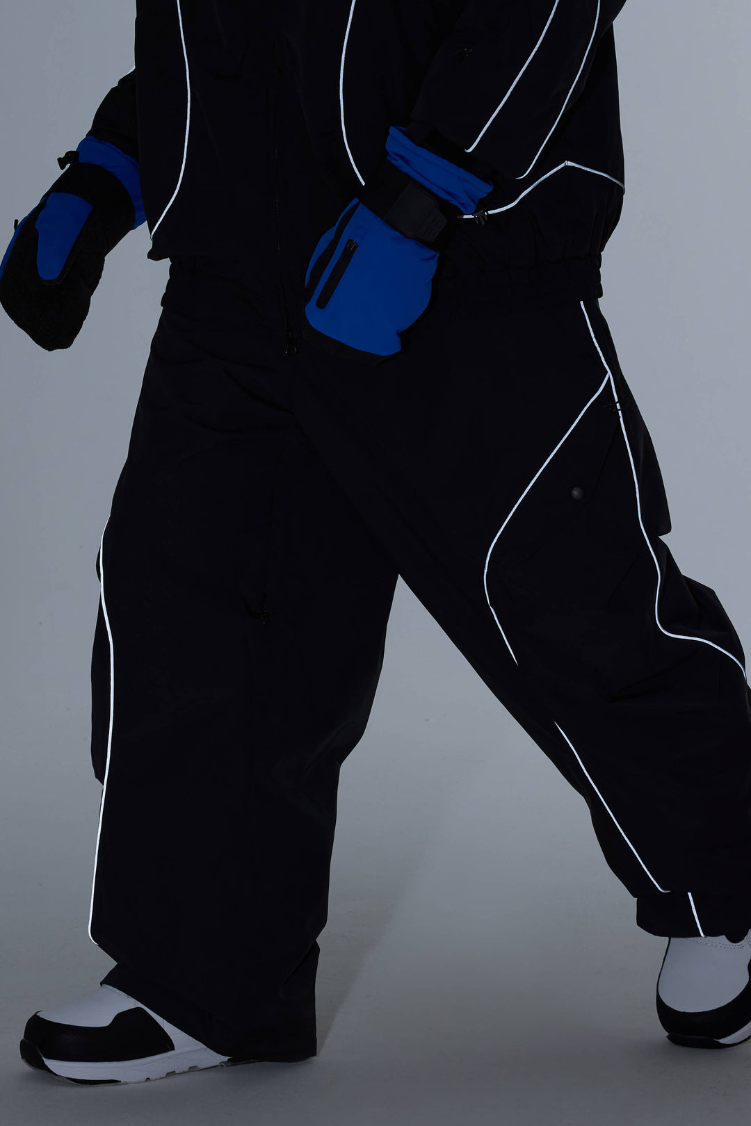 Schwarze Herren-Skihose im Retro-Stil mit reflektierenden Paspeln und Baggy-Schneeschuhmodell 