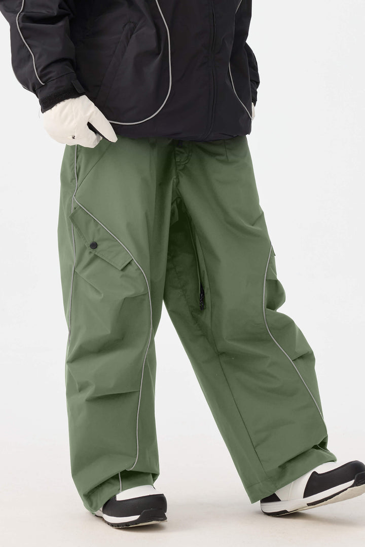 Calça de neve feminina preta retrô com detalhes refletivos e modelagem folgada.