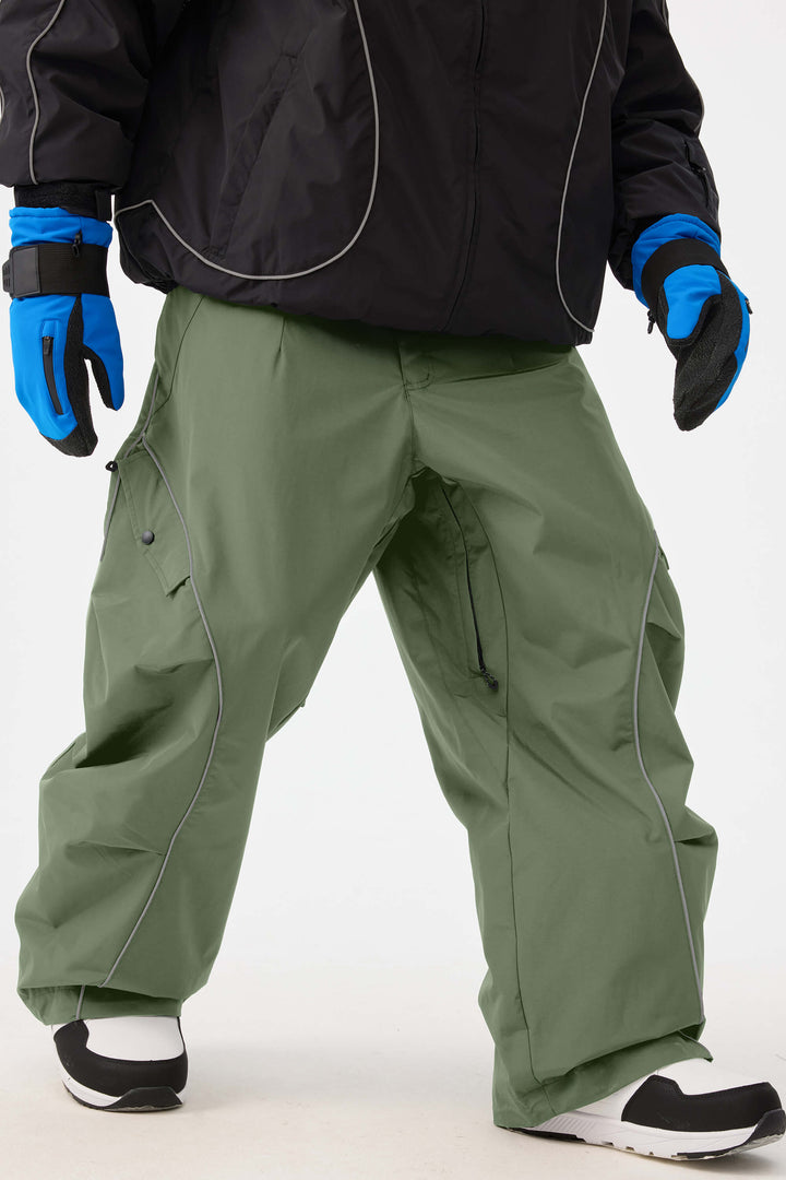 Calça de neve masculina preta retrô com detalhes refletivos e modelagem folgada.