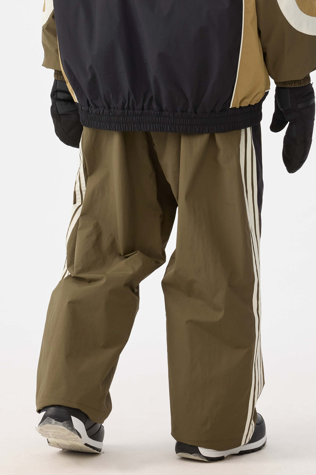 Damen-Schneehose im Retro-Sport-Stil mit Seitenstreifen in Olivgrün 