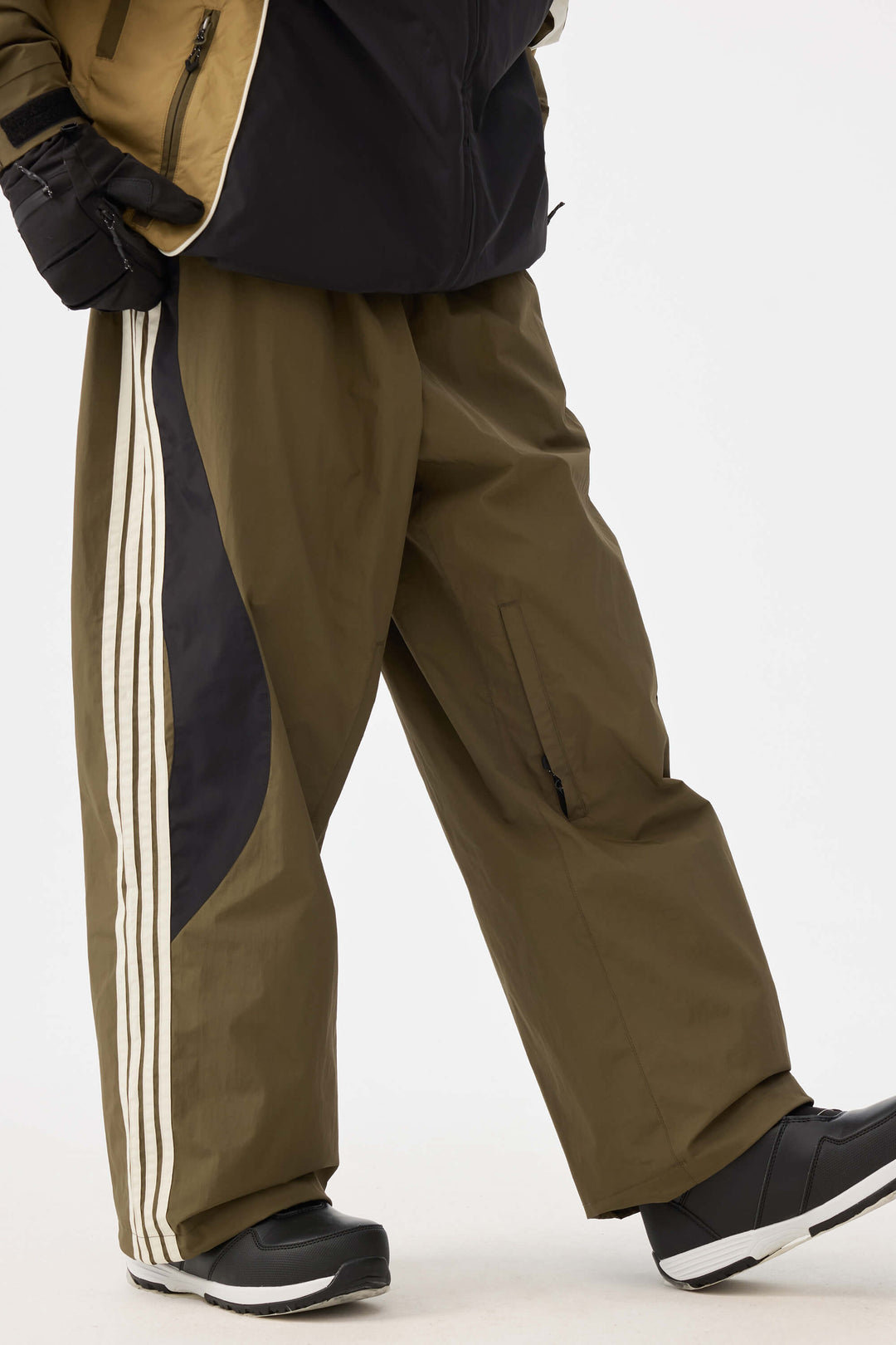 Damen-Schneehose im Retro-Sport-Stil mit Seitenstreifen in Olivgrün 