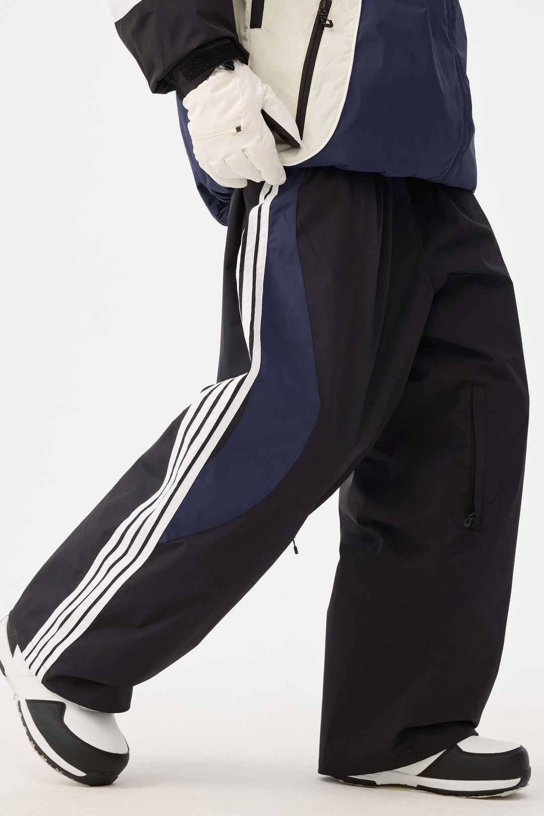 Damen-Schneehose im Retro-Sport-Stil mit Seitenstreifen in Olivgrün 