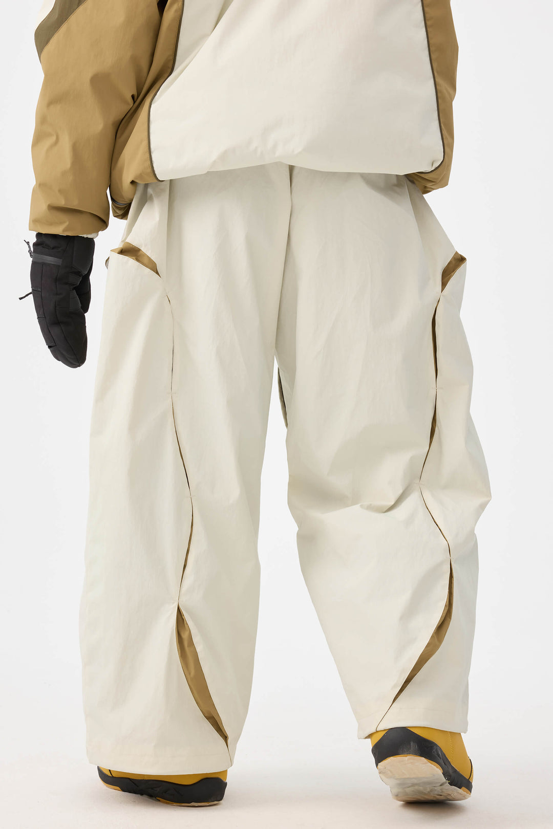 Beige Retro Urban Damen-Schneehose mit Paneelkonstruktion und lockerem Sitz 