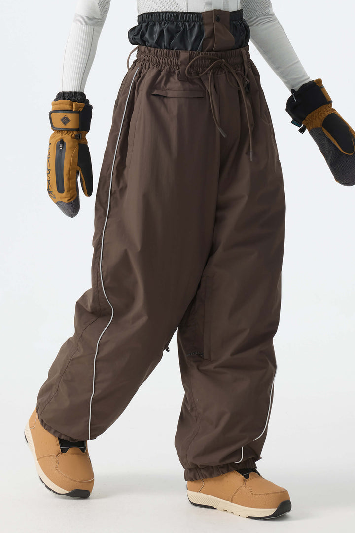 Calça de neve feminina Off White, modelo baggy, com detalhes refletivos e cordão ajustável.