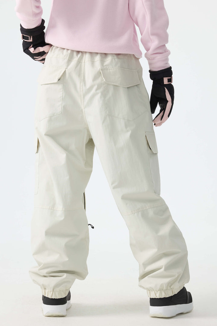 Calça de neve feminina Off White, modelo Sport Utility, com bolsos cargo ocultos e modelagem folgada.