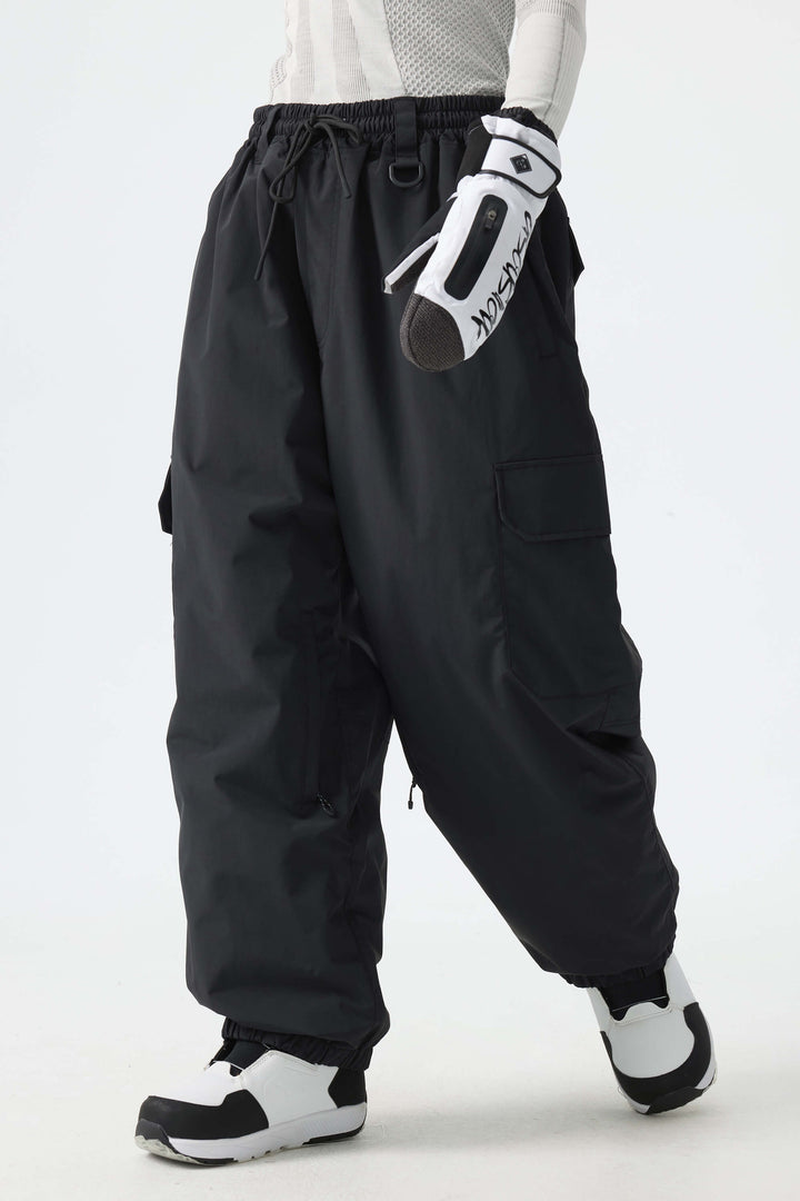Calça de neve feminina preta, elegante, esportiva, utilitária, com bolsos cargo ocultos e modelagem folgada.