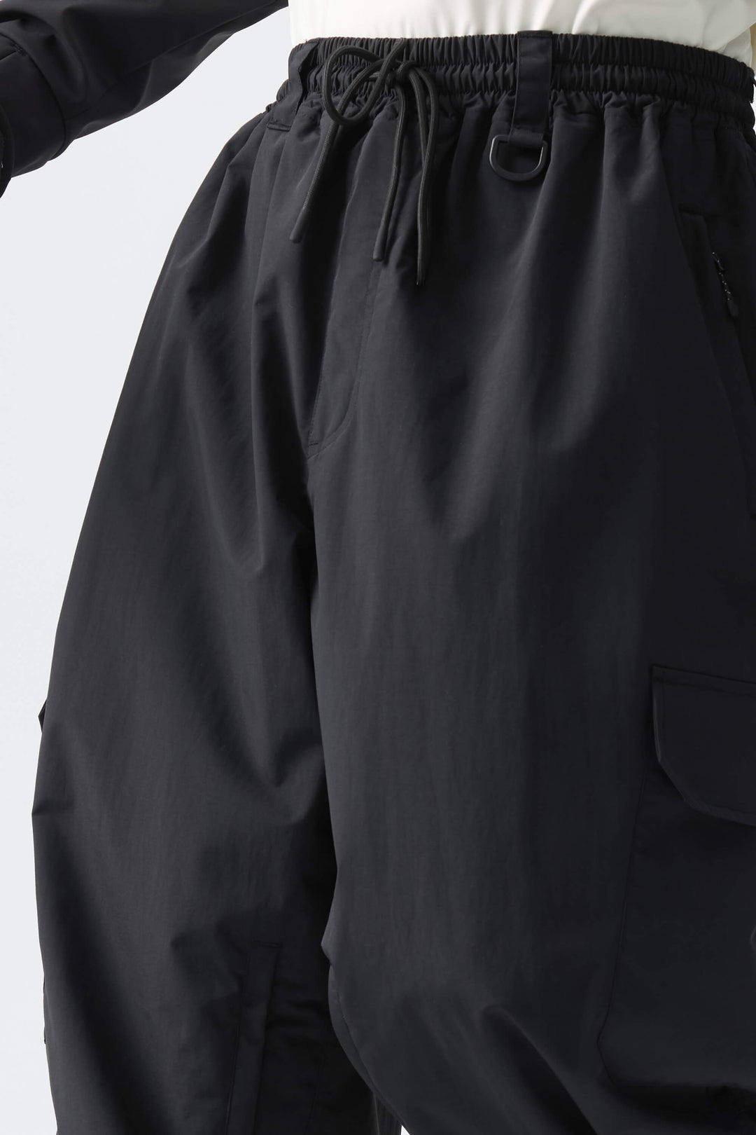 Men's Black Sleek Sport Utility Hidden Cargo Pockets Baggy Snow Pants