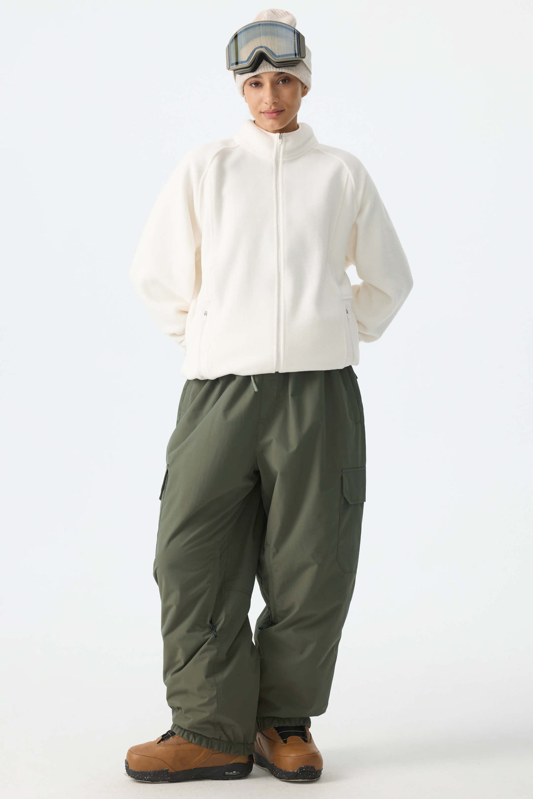 Calça de neve feminina verde-oliva, elegante, esportiva, com bolsos cargo ocultos e modelagem folgada.
