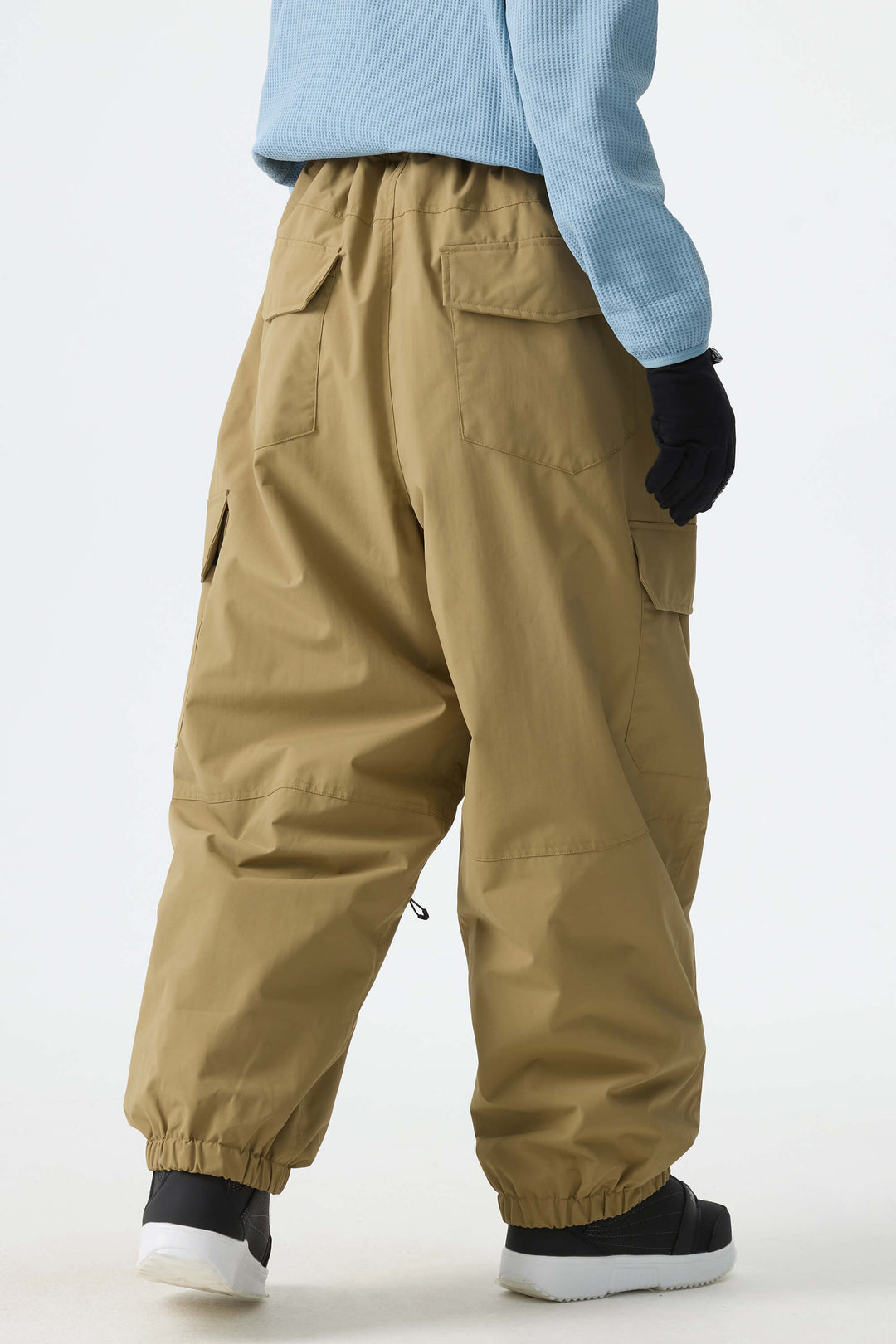 Calça de neve feminina cáqui, elegante, esportiva, utilitária, com bolsos cargo ocultos e modelagem folgada.