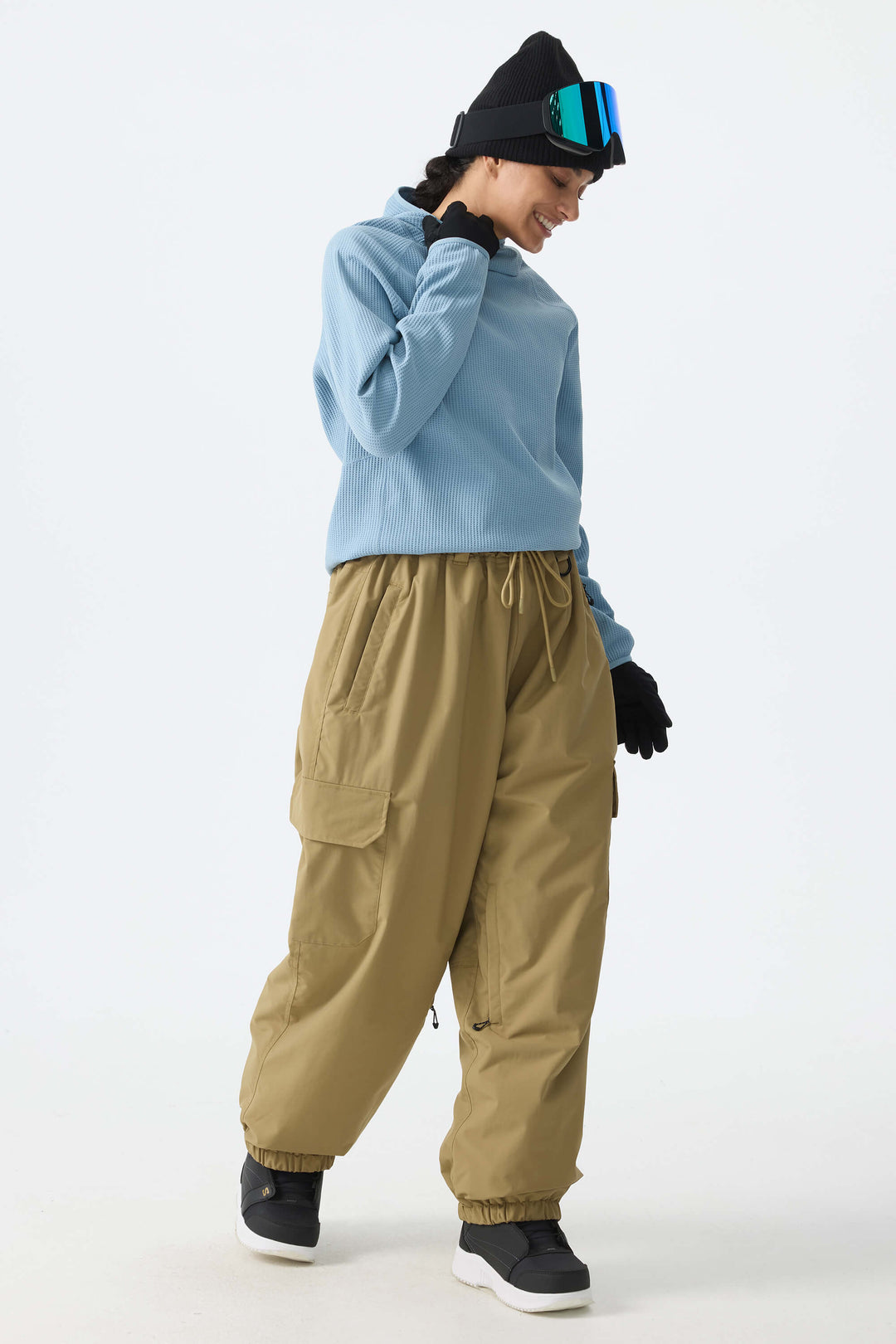 Calça de neve feminina cáqui, elegante, esportiva, utilitária, com bolsos cargo ocultos e modelagem folgada.
