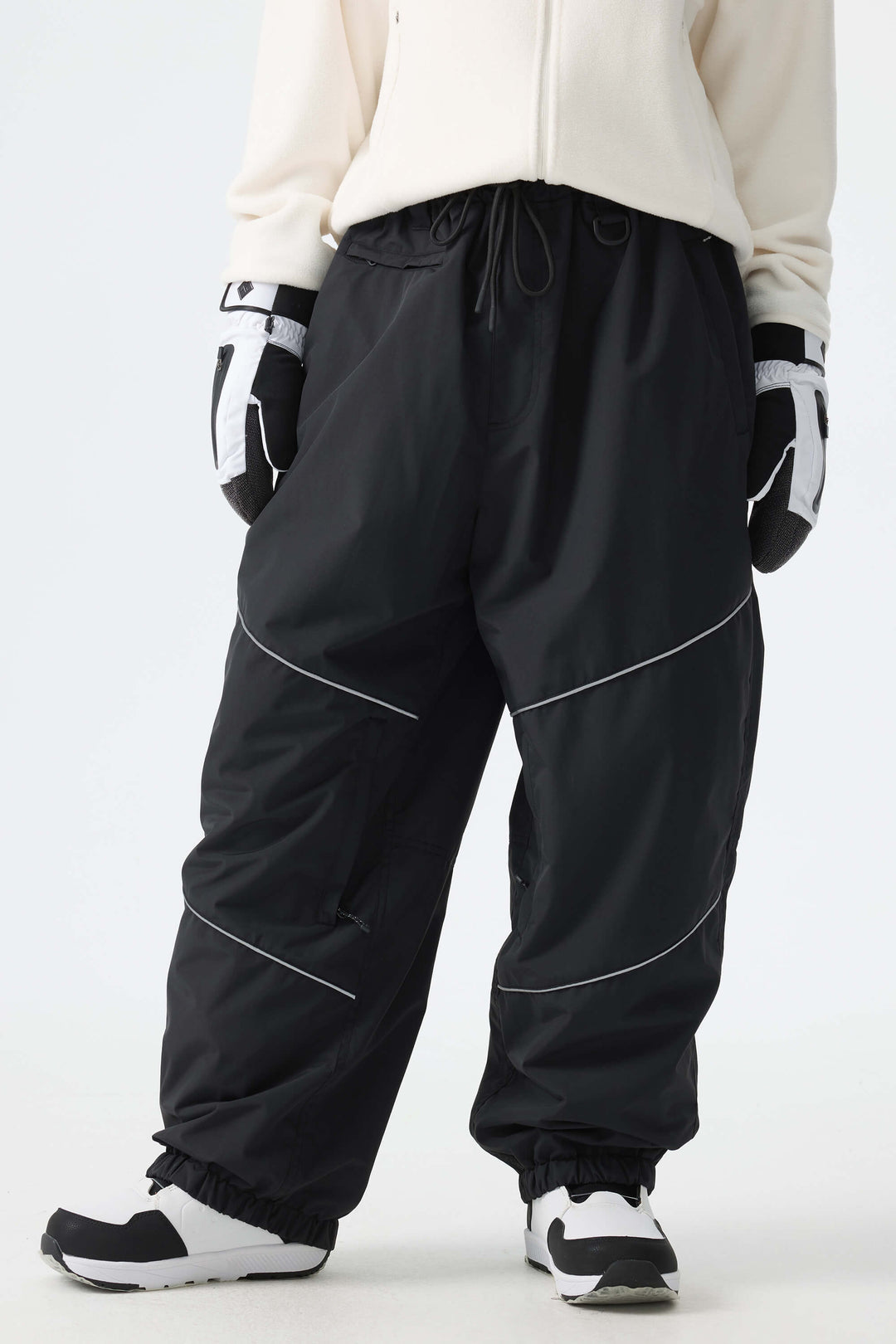 Calça de neve feminina preta, folgada e com detalhes refletivos