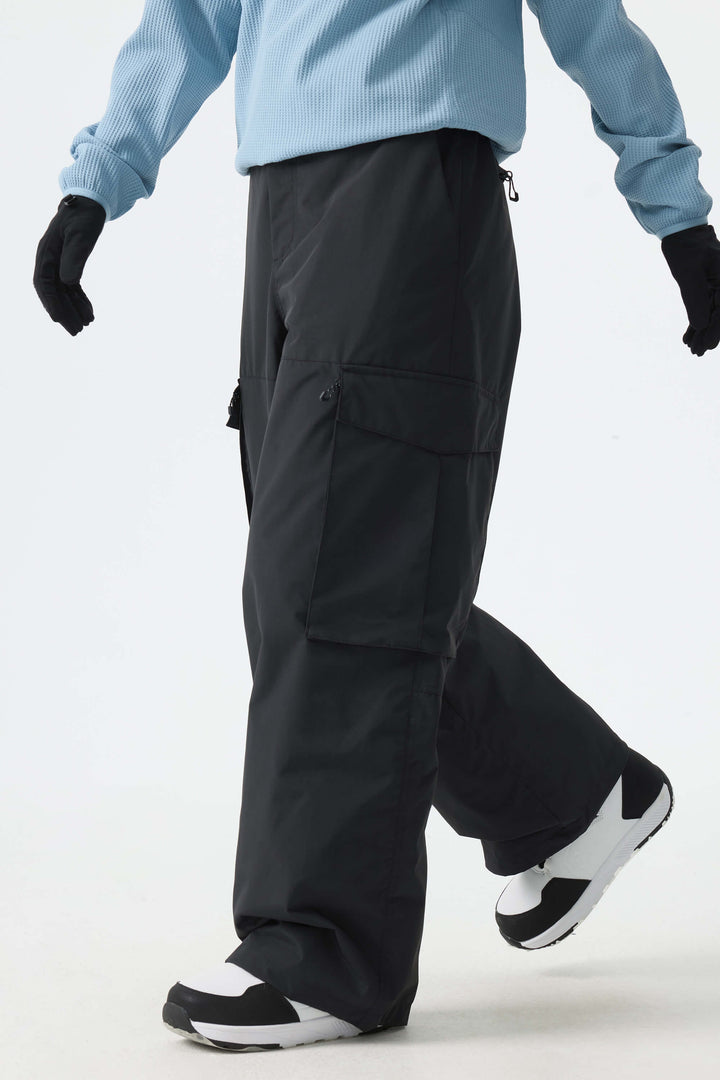 Calça de neve feminina preta, modelo folgada, para uso em montanha.