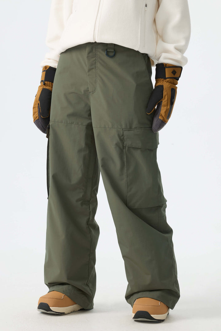 Calça de neve feminina preta, modelo folgada, para uso em montanha.