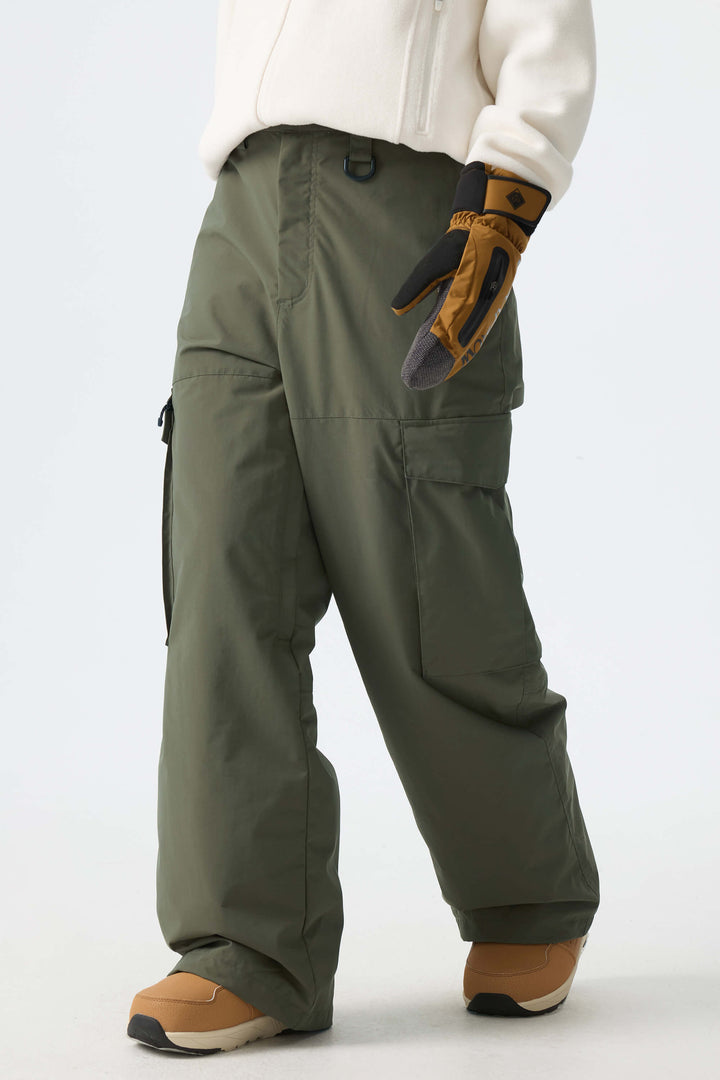 Calça de neve feminina preta, modelo folgada, para uso em montanha.
