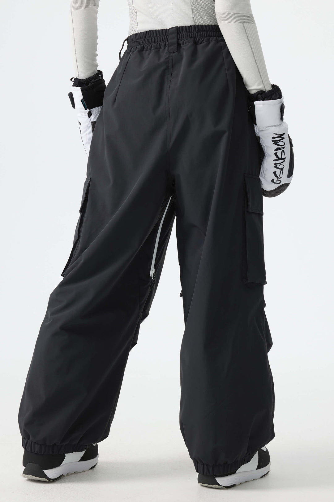 Calça de neve feminina preta folgada com detalhe de zíper contrastante
