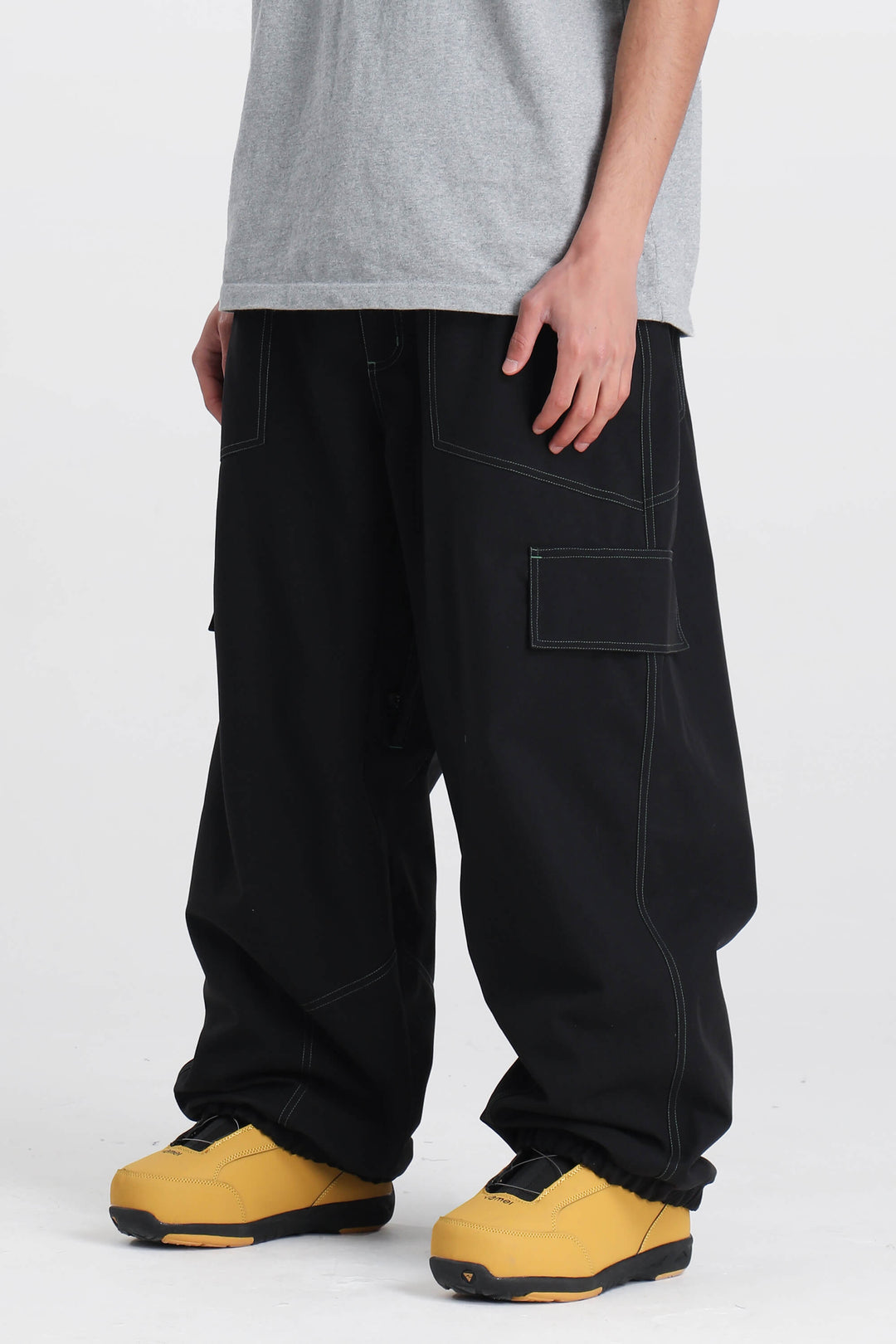Men's Green Contrast Stitch Minimal Snow Pants