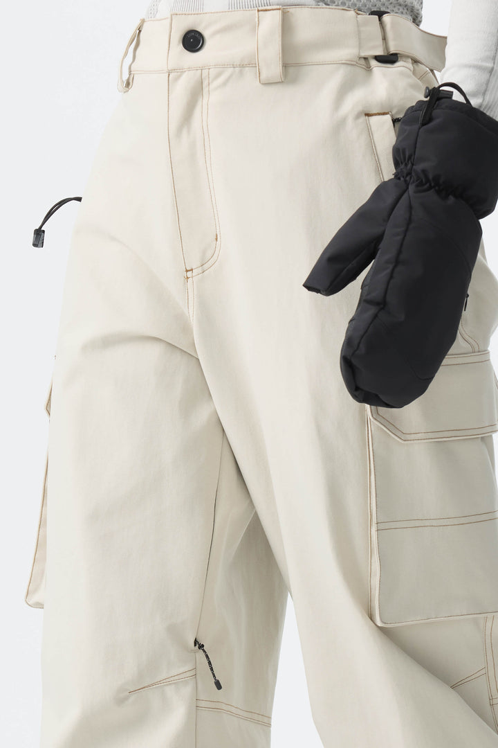 Calça de neve feminina Off White Barn com costura contrastante e modelagem ampla.