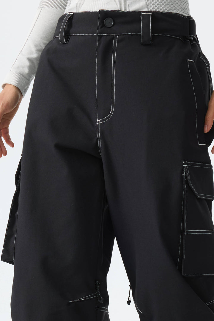 Calça de neve feminina preta estilo celeiro, modelo folgada com costura contrastante.