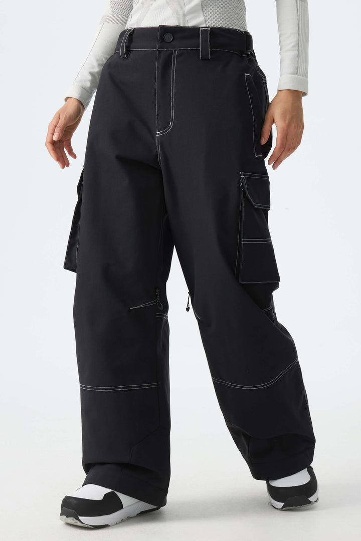 Calça de neve feminina preta estilo celeiro, modelo folgada com costura contrastante.