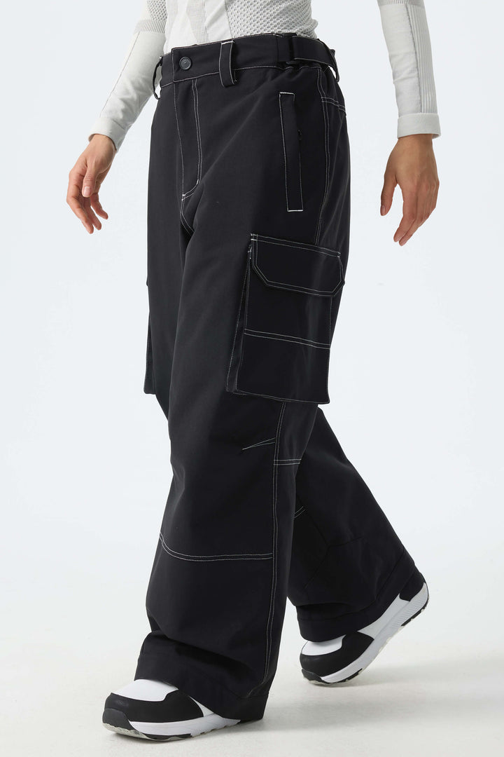 Calça de neve feminina preta estilo celeiro, modelo folgada com costura contrastante.