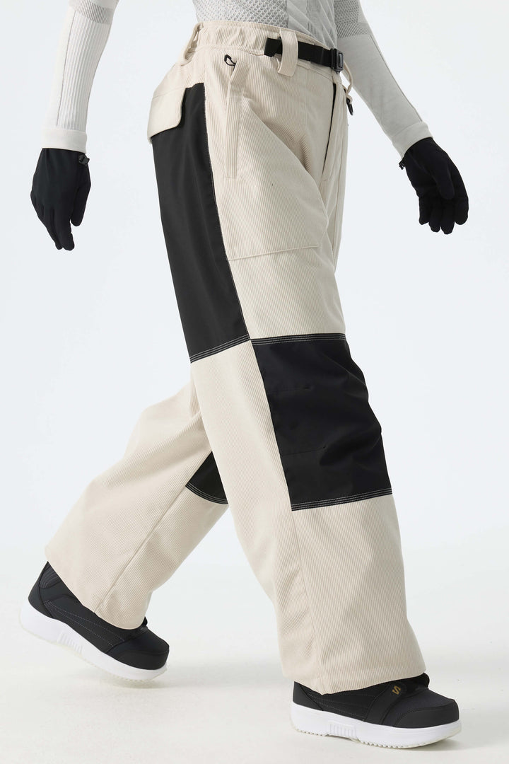 Pantalones de nieve de pana para mujer con bloques de color en blanco roto y negro.