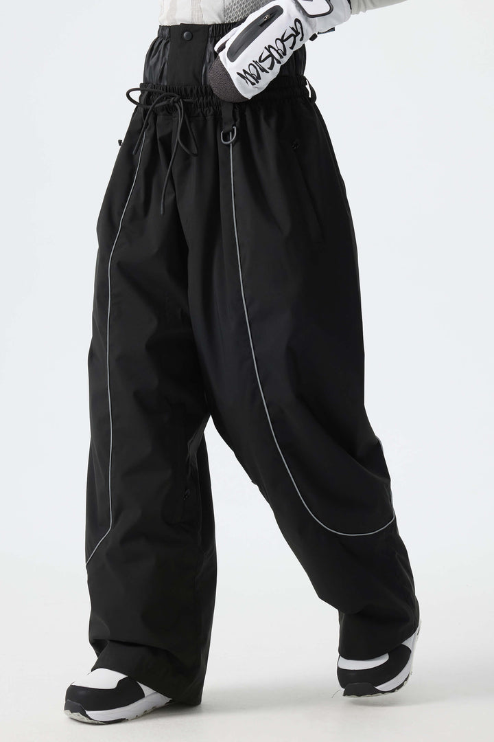 Calça de neve feminina preta, larga e com detalhes refletivos.