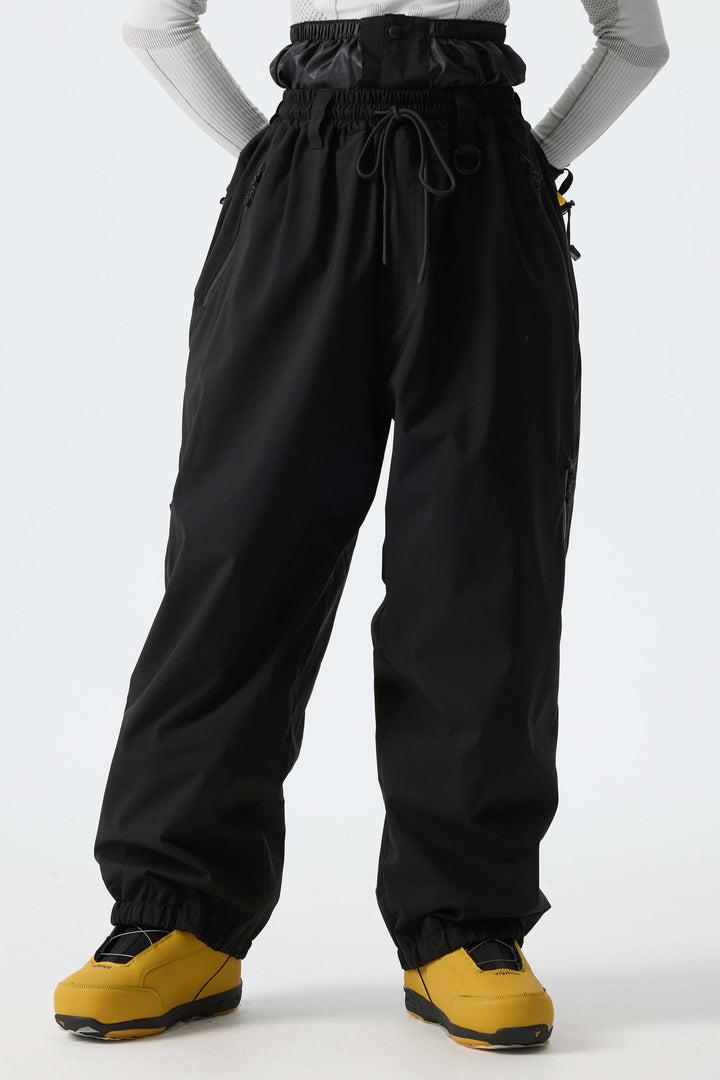 Calça de neve feminina preta, folgada e com cordão.