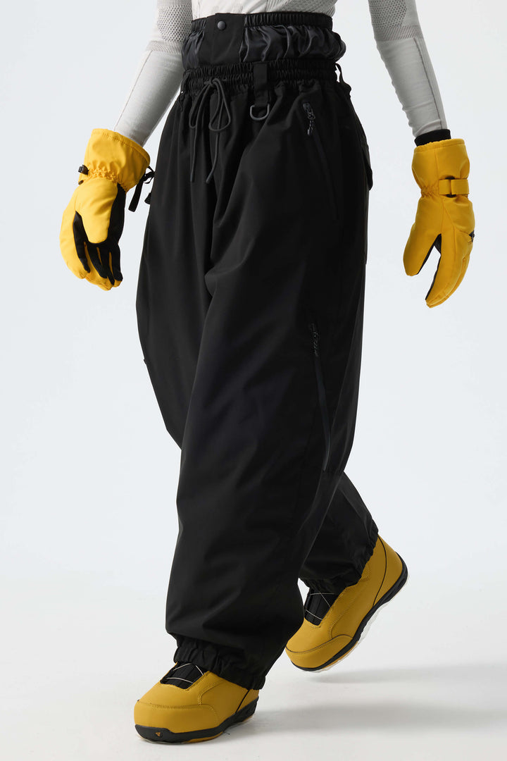 Calça de neve feminina preta, folgada e com cordão.